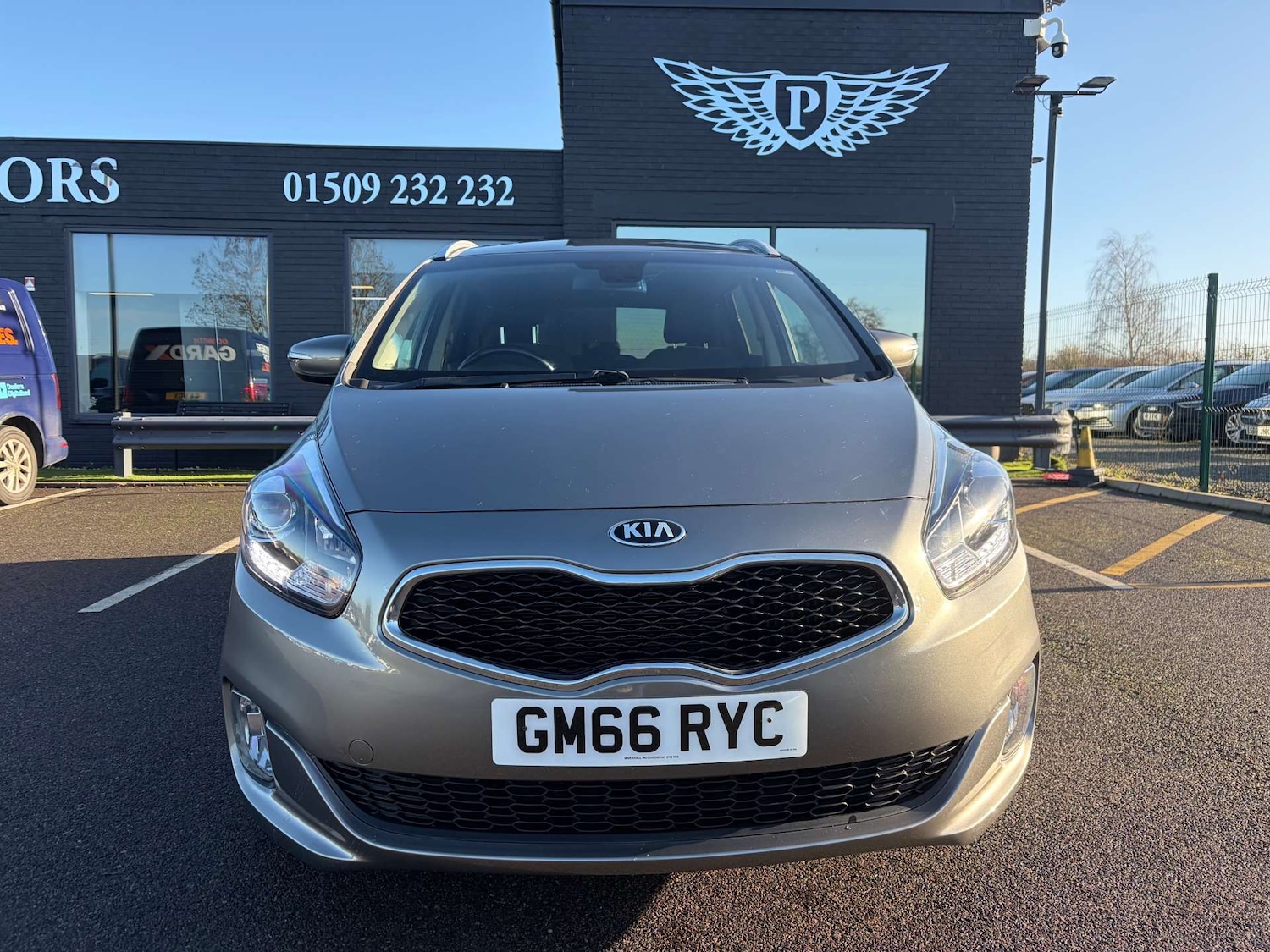 Used Kia Carens 2017 for sale - 76500623: Photo 3