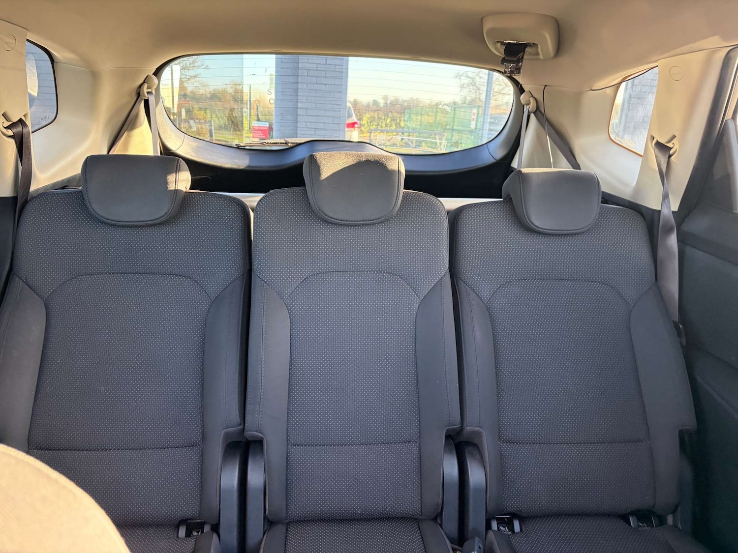 Used Kia Carens 2017 for sale - 76500623: Photo 31