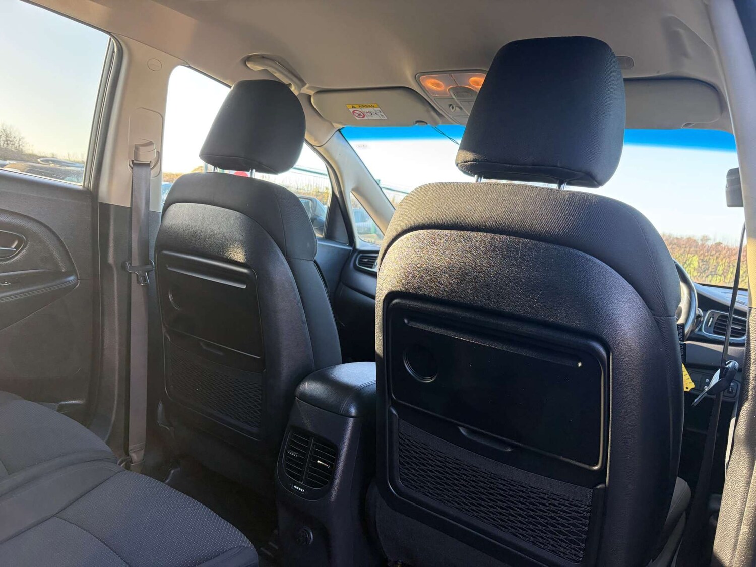 Used Kia Carens 2017 for sale - 76500623: Photo 32