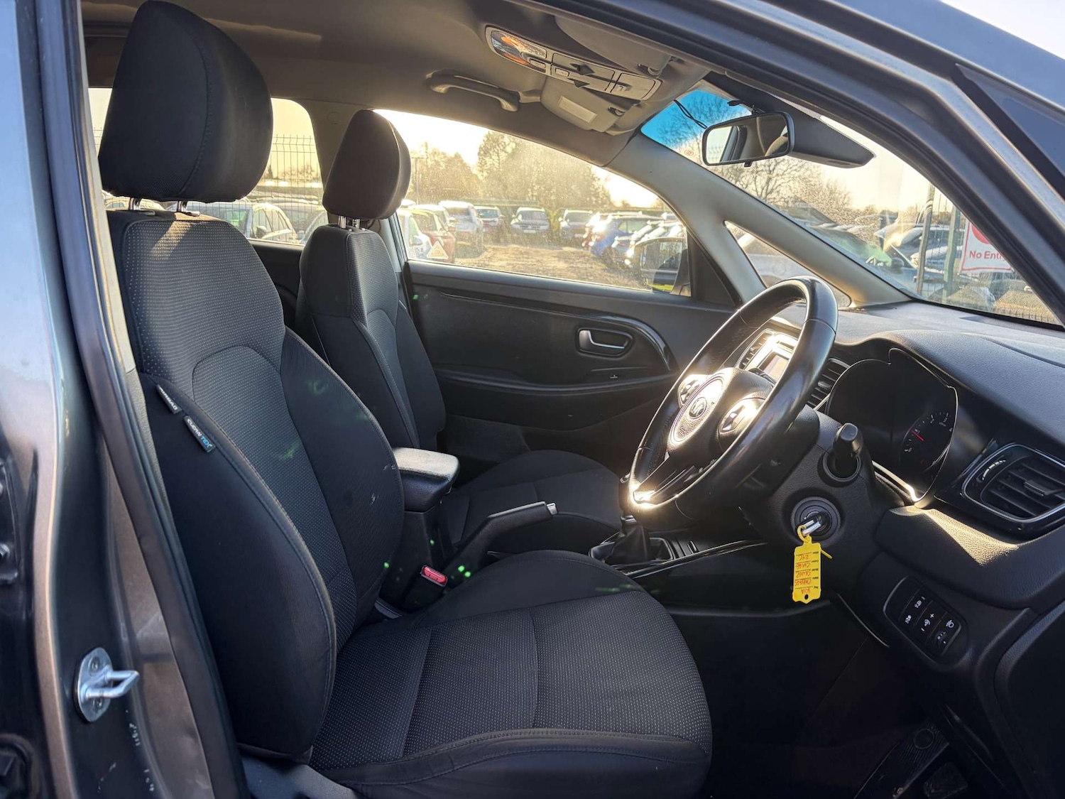 Used Kia Carens 2017 for sale - 76500623: Photo 37