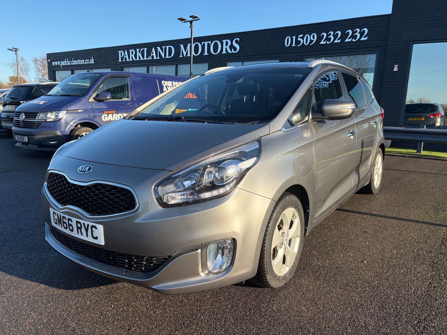 Used Kia Carens 2017 for sale - 76500623: Photo 4