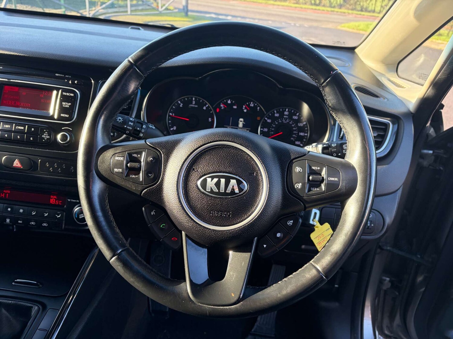 Used Kia Carens 2017 for sale - 76500623: Photo 41