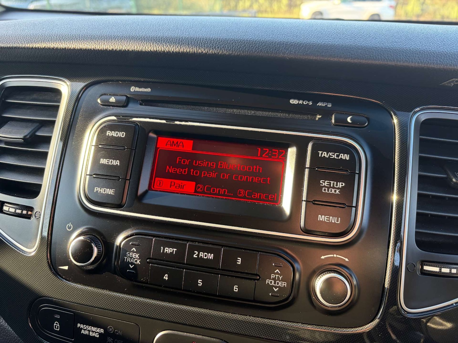 Used Kia Carens 2017 for sale - 76500623: Photo 46