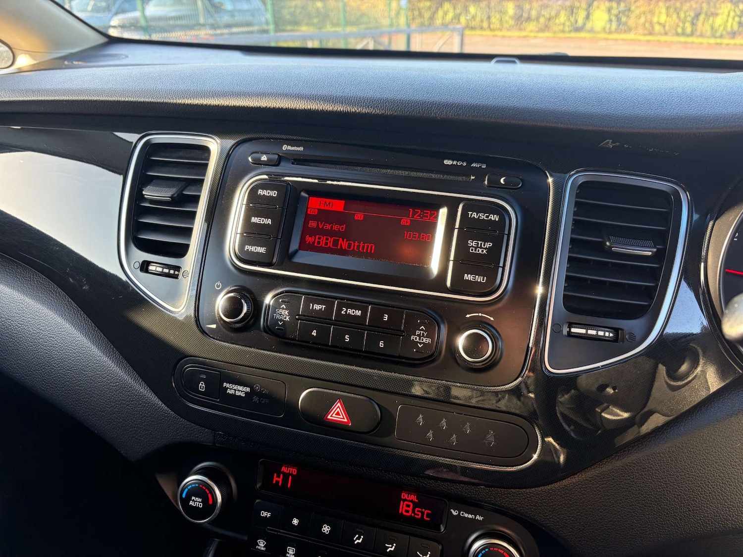 Used Kia Carens 2017 for sale - 76500623: Photo 47