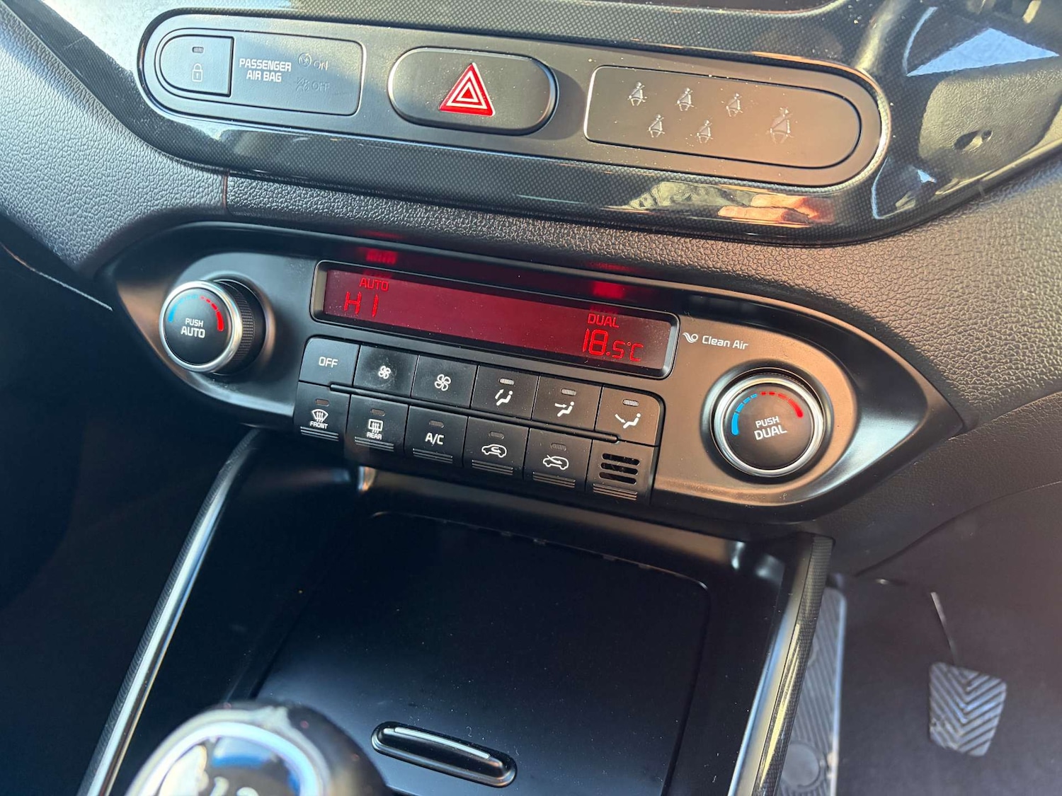 Used Kia Carens 2017 for sale - 76500623: Photo 48