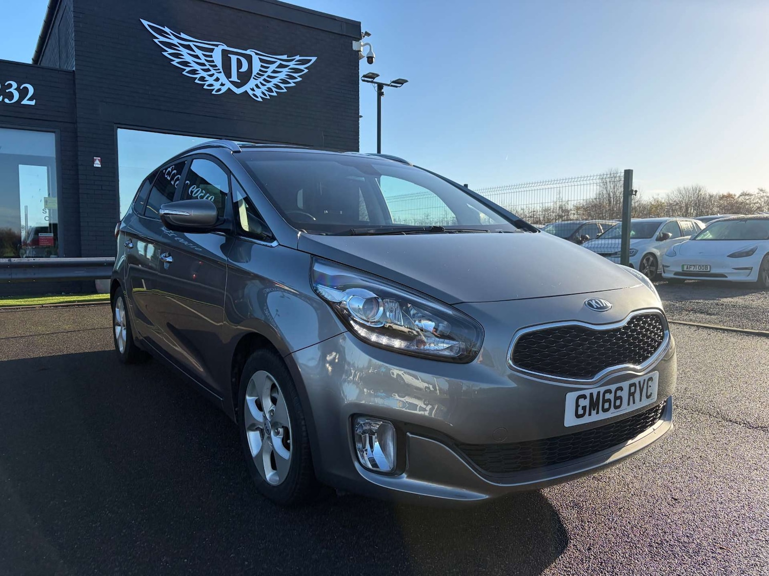 Used Kia Carens 2017 for sale - 76500623: Photo 49