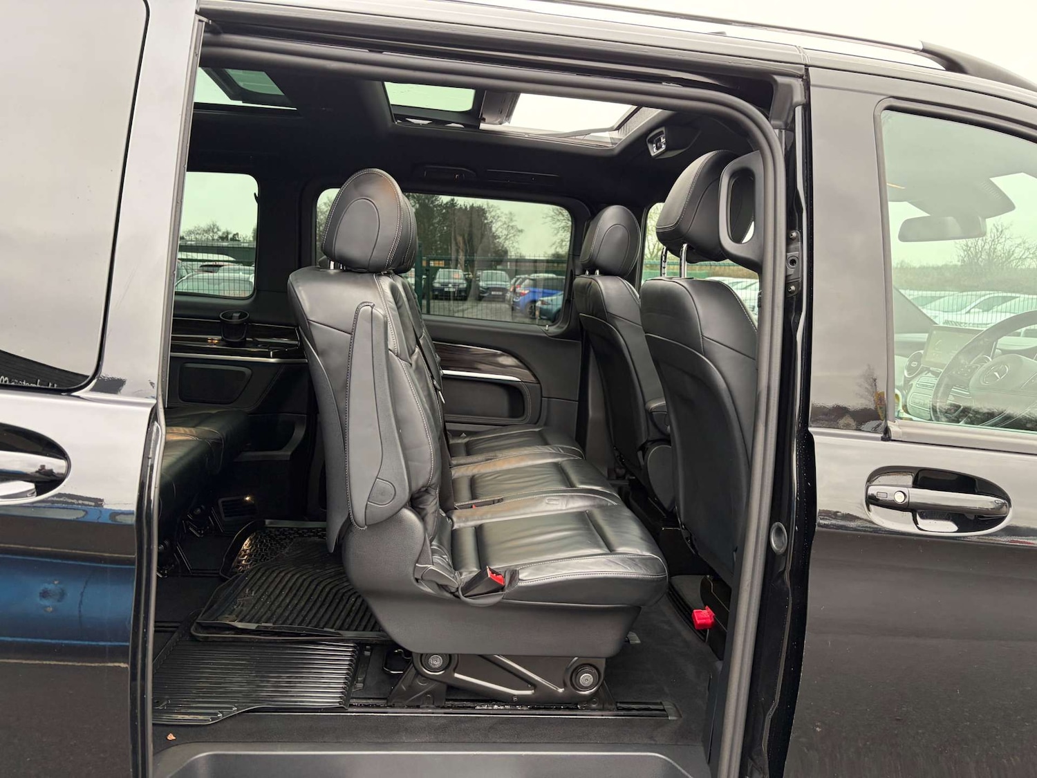 Used Mercedes-Benz V-Class 2021 for sale - 77288597: Photo 35