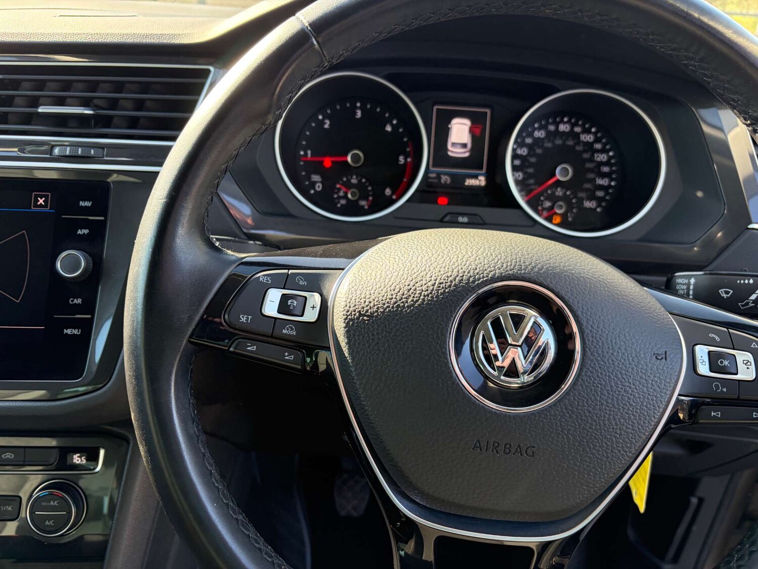 Used Volkswagen Tiguan 2018 for sale - 77471014: Photo 38