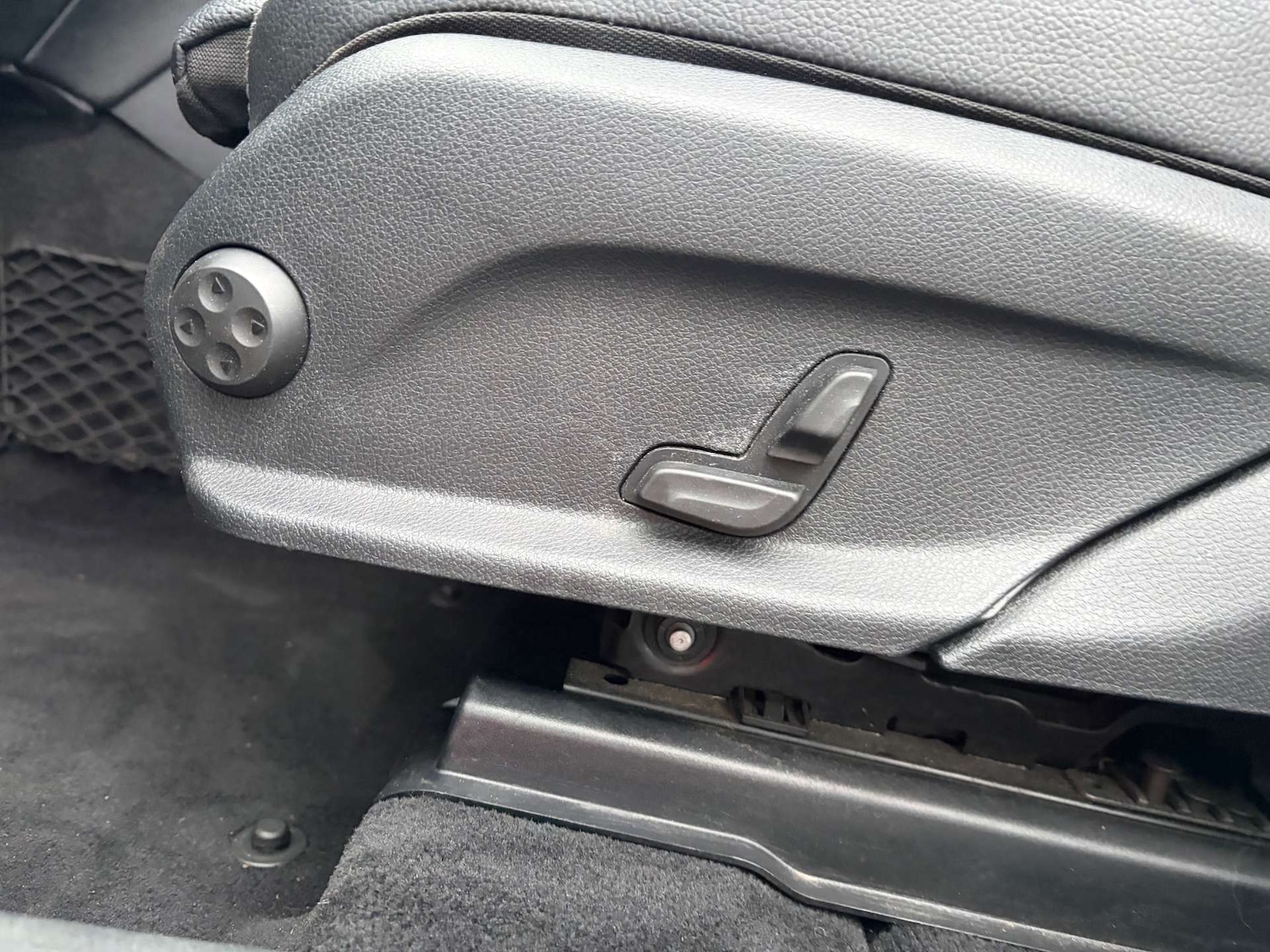 Used Mercedes-Benz GLC 2018 for sale - 76973912: Photo 19