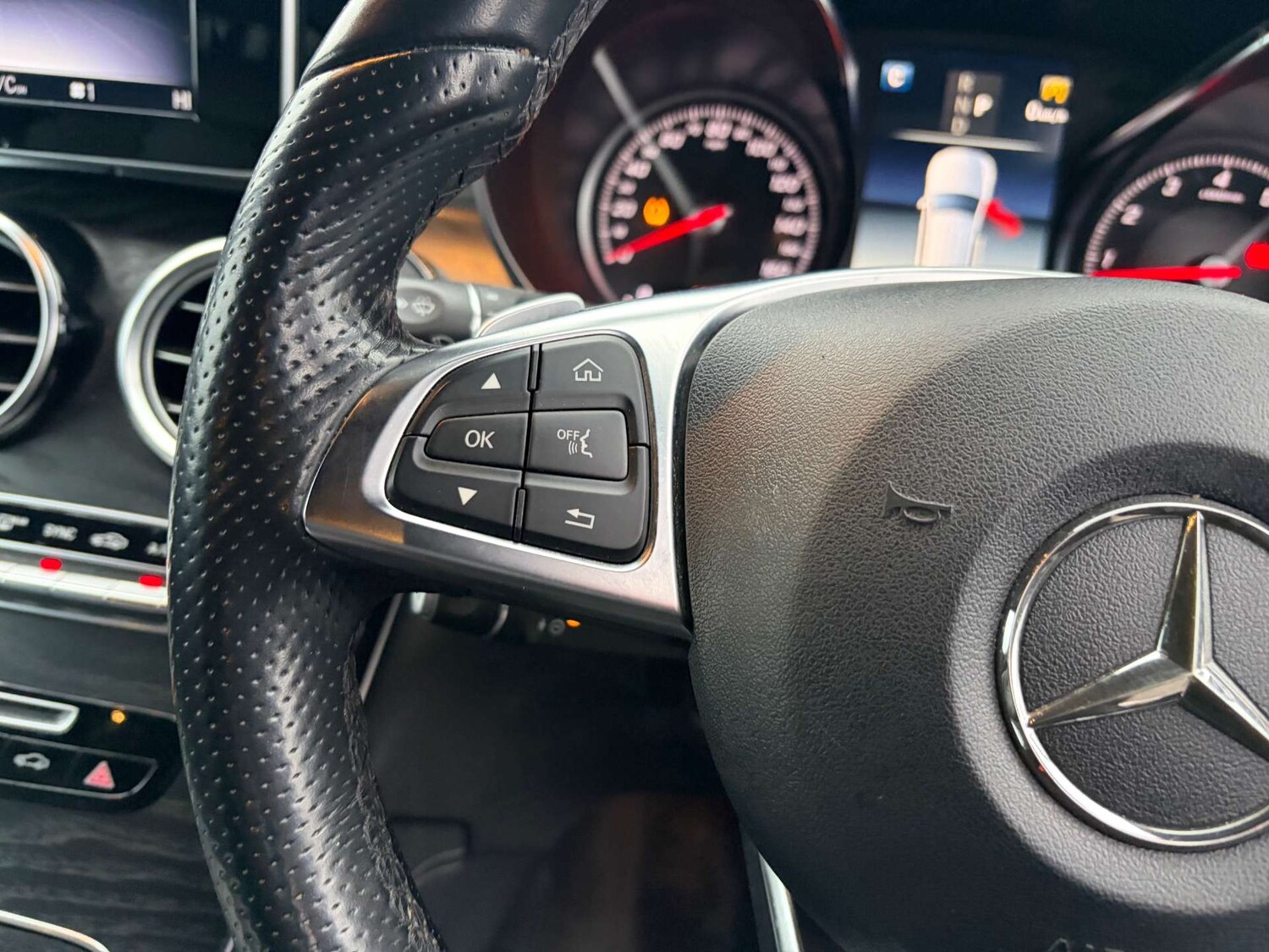 Used Mercedes-Benz GLC 2018 for sale - 76973912: Photo 47