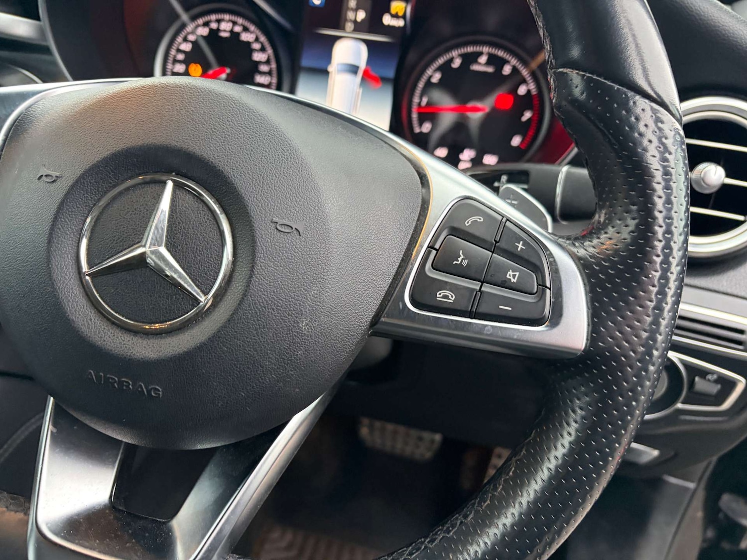 Used Mercedes-Benz GLC 2018 for sale - 76973912: Photo 48