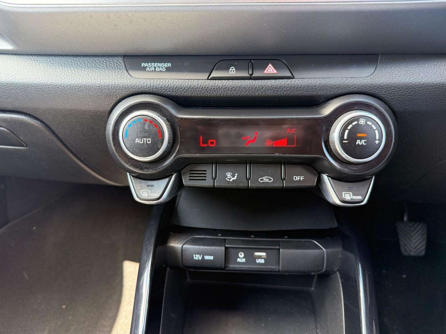 Used Kia Stonic 2018 for sale - 77283181: Photo 37