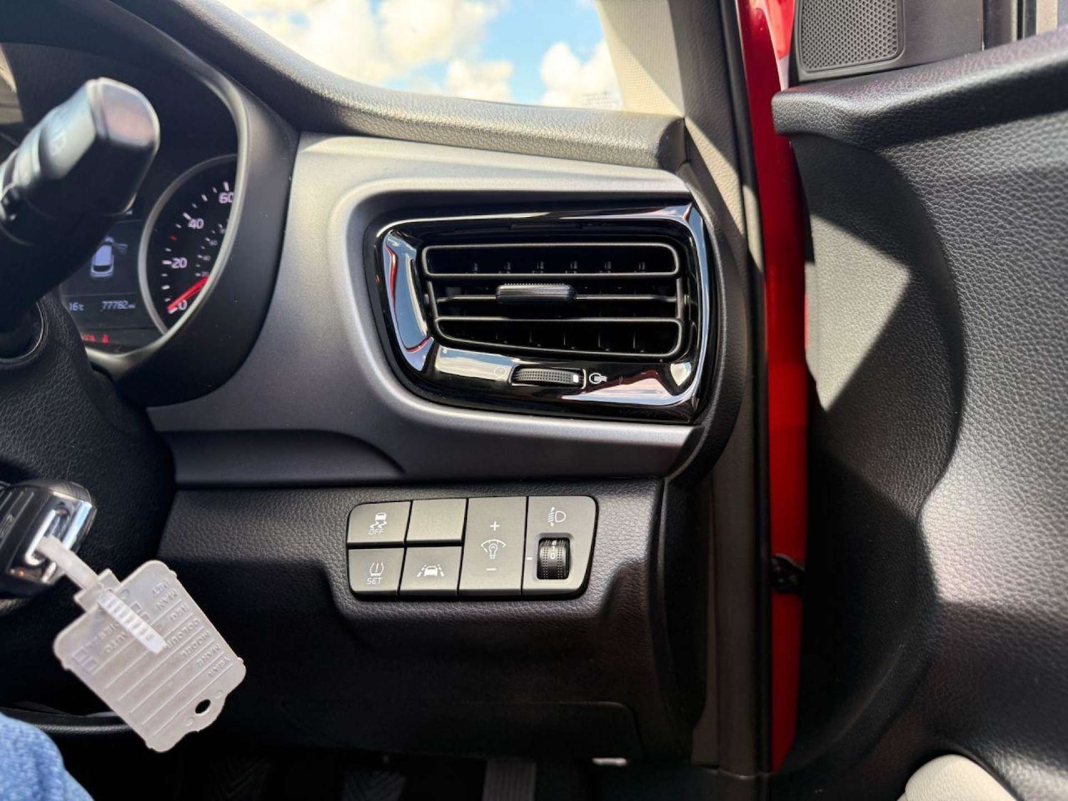 Used Kia Stonic 2018 for sale - 77283181: Photo 45