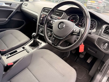 Used Volkswagen Golf 2018 for sale - 76237433: Photo