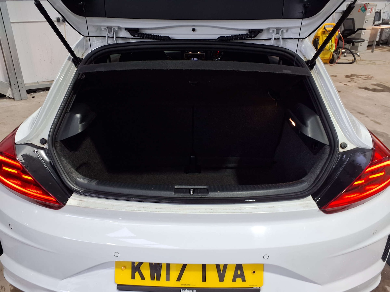 Used Volkswagen Scirocco 2017 for sale - 77704361: Photo 16