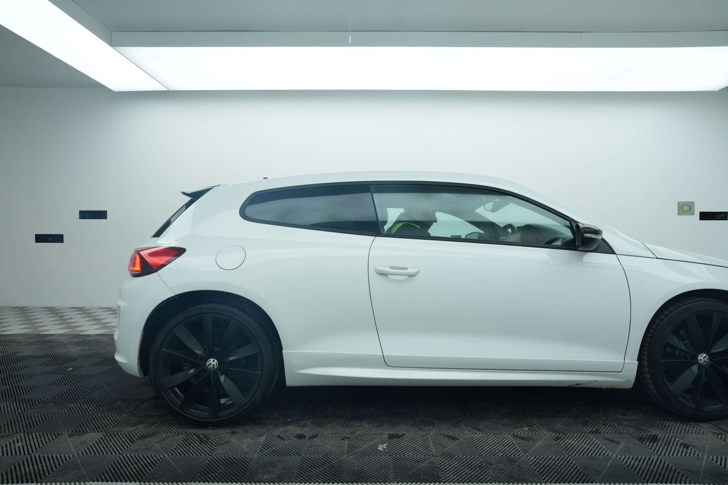Used Volkswagen Scirocco 2017 for sale - 77704361: Photo 9