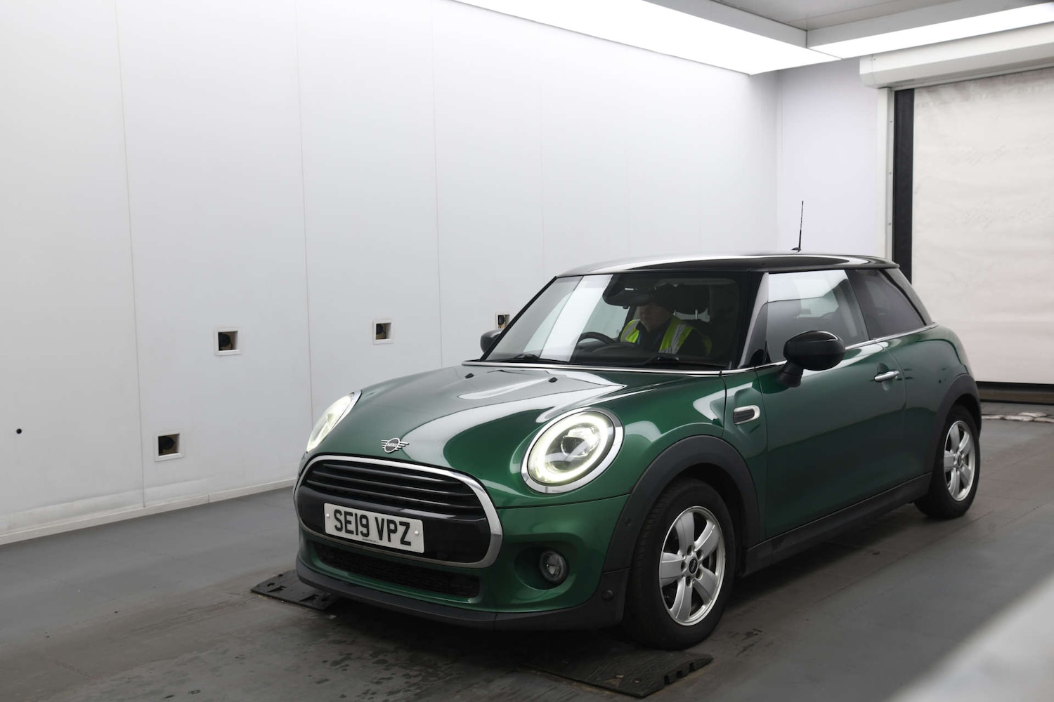 Used MINI Hatch 2019 for sale - 77470125: Photo 2