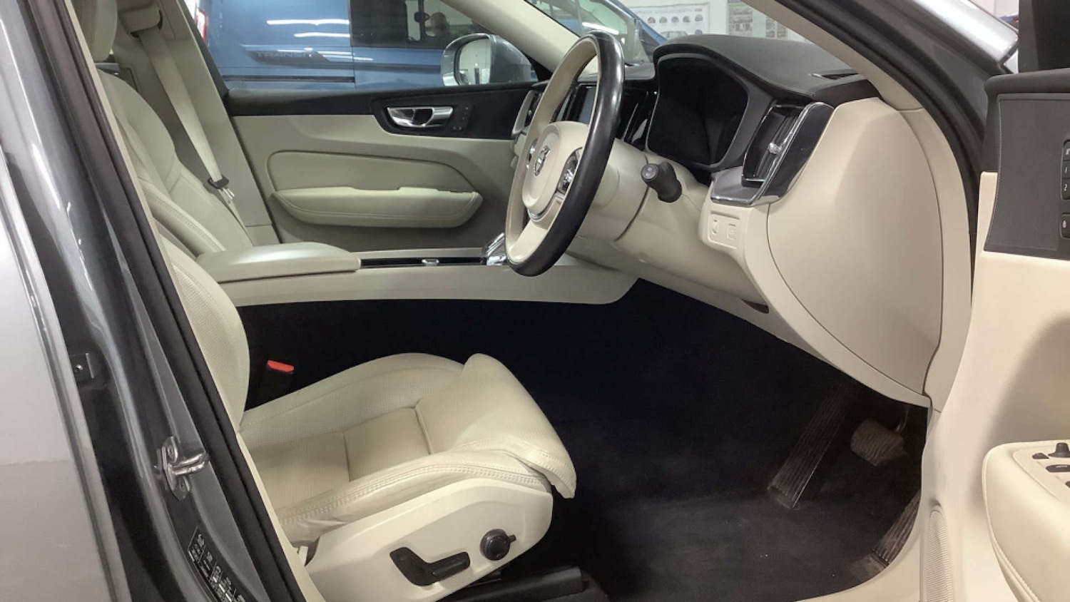 Used Volvo XC60 2020 for sale - 77157201: Photo 10