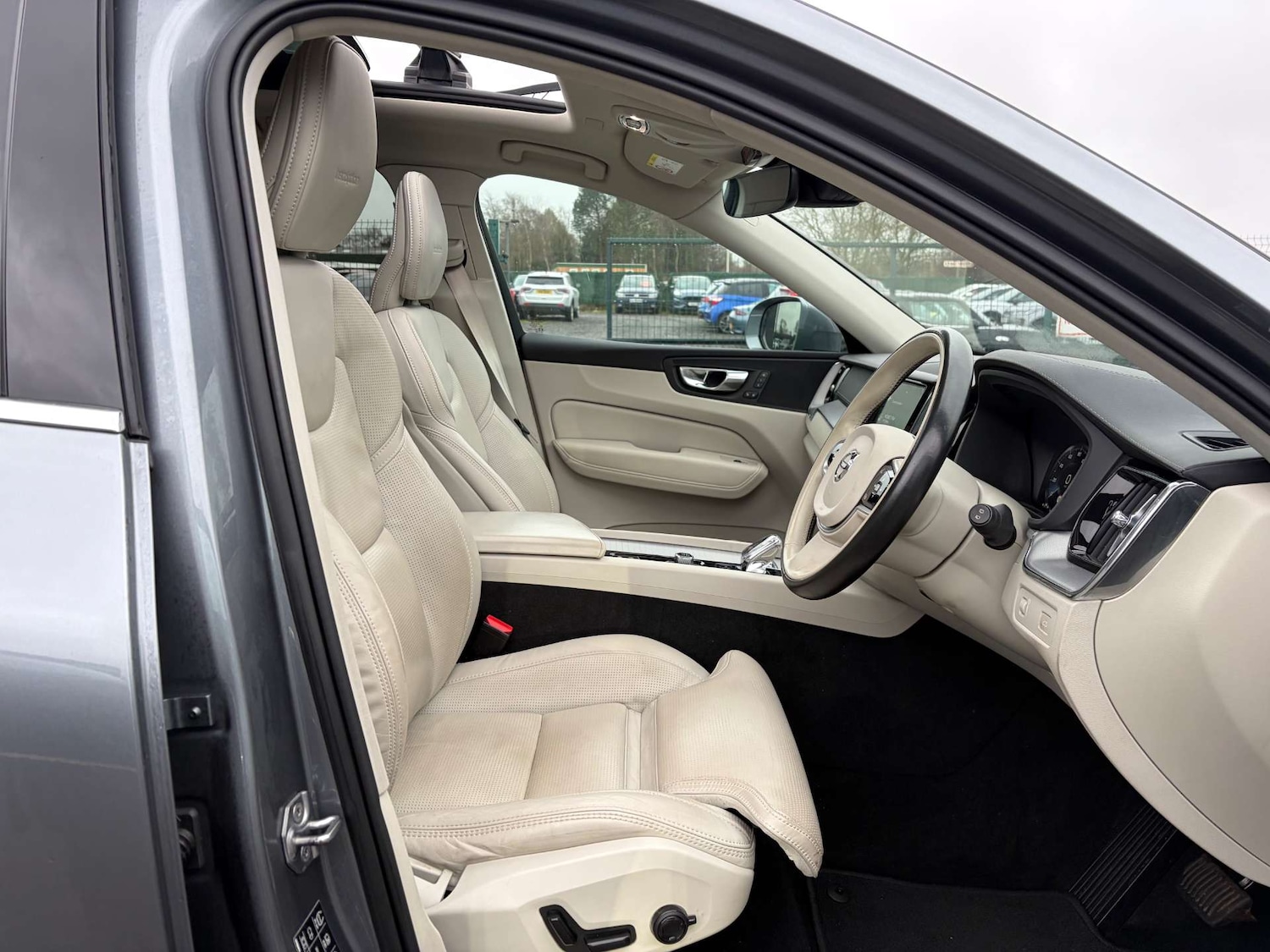 Used Volvo XC60 2020 for sale - 77157201: Photo 40