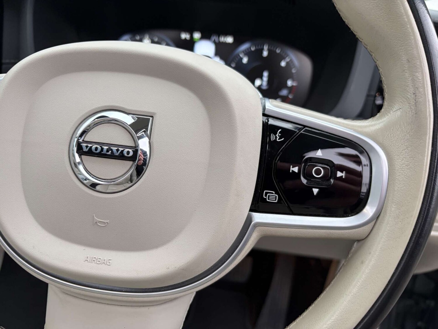 Used Volvo XC60 2020 for sale - 77157201: Photo 49