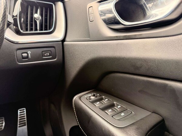 Used Volvo XC60 2018 for sale - 75725902: Photo 36