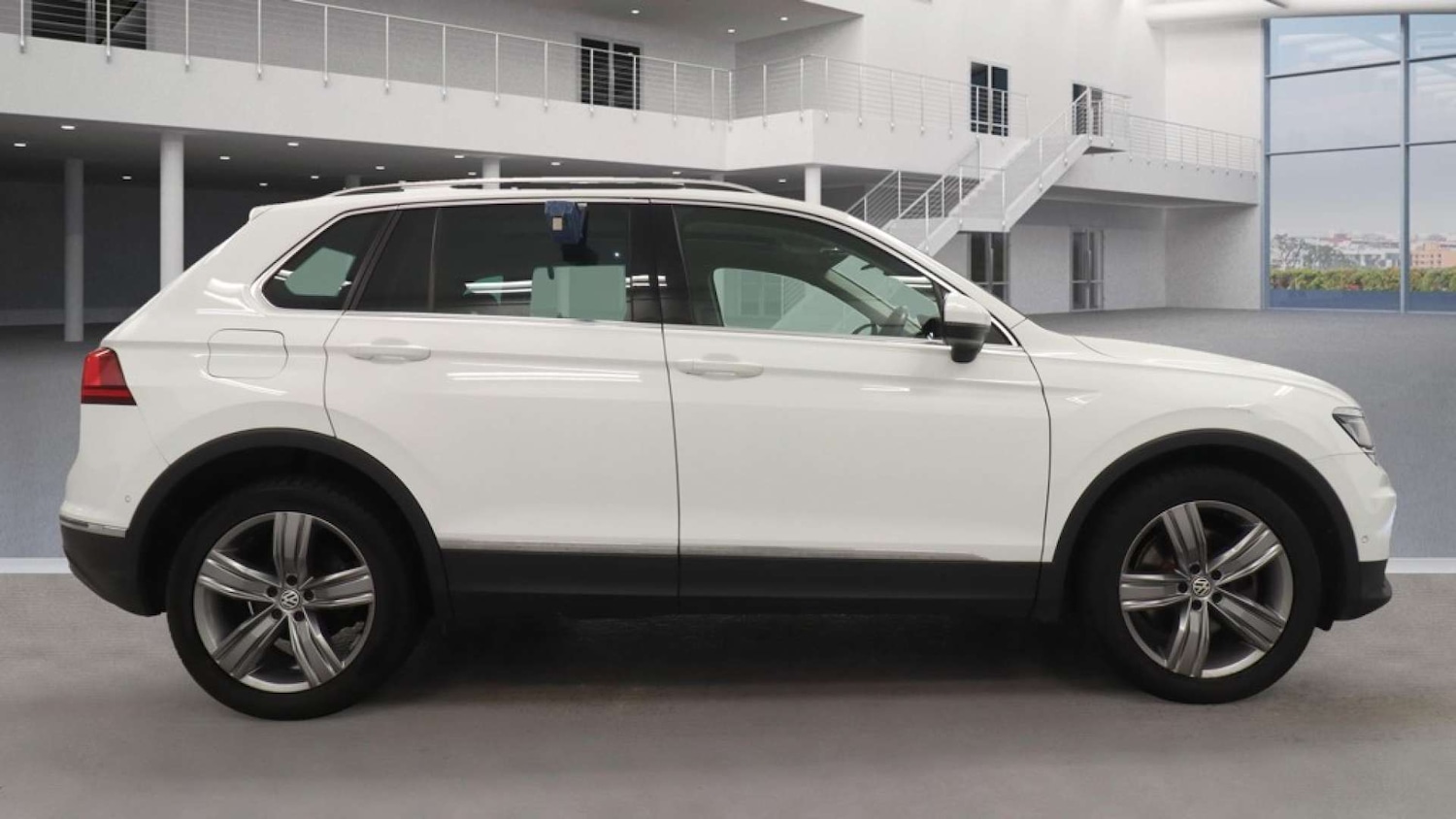 Used Volkswagen Tiguan 2018 for sale - 77383440: Photo 6