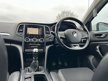 Used Renault Megane 2021 for sale - 76500626: Photo