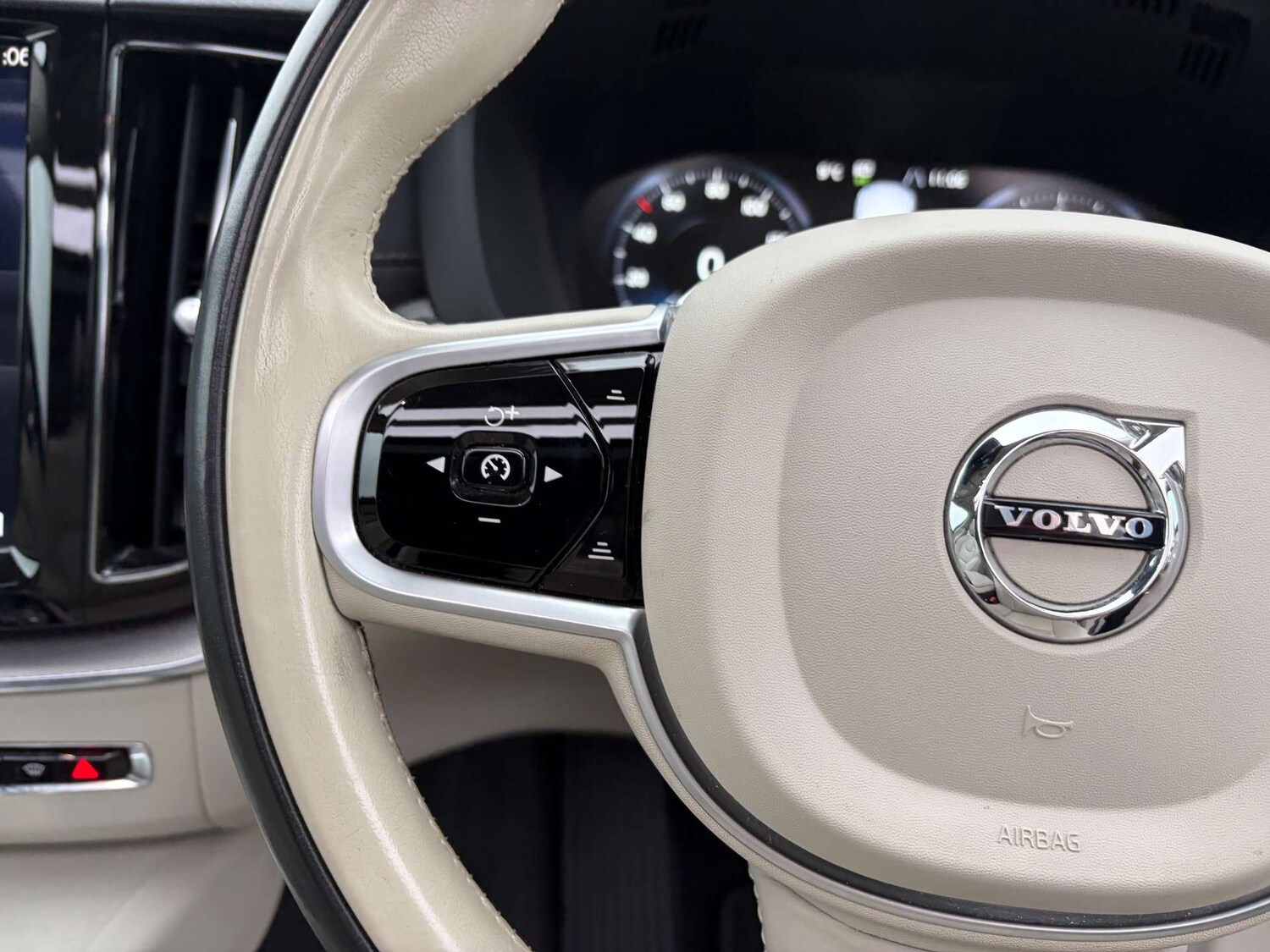 Used Volvo XC60 2020 for sale - 77720558: Photo 48