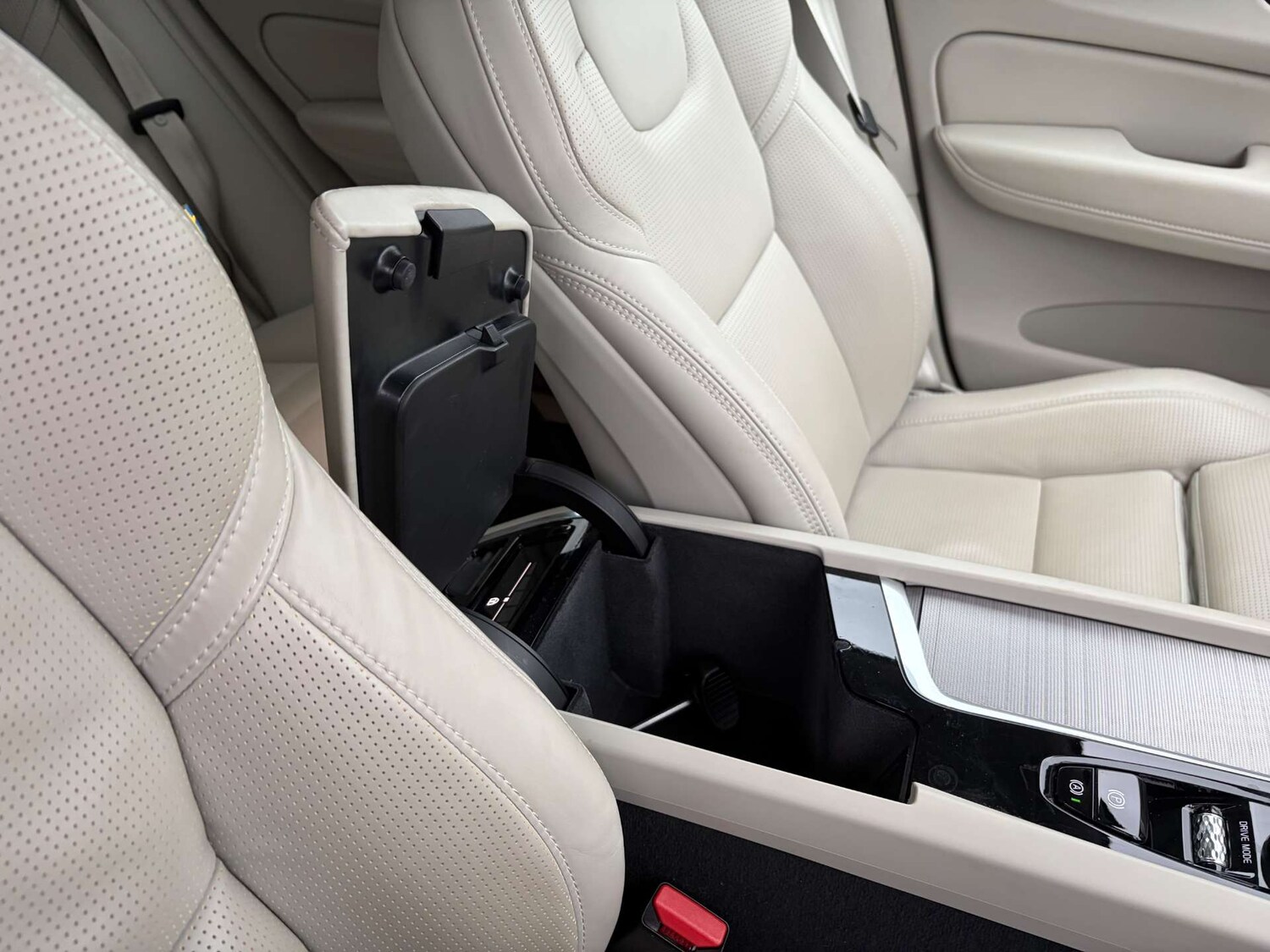 Used Volvo XC60 2020 for sale - 77720558: Photo 51