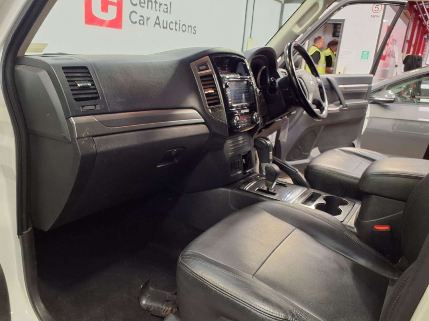 Used Mitsubishi Shogun 2016 for sale - 77105781: Photo 13