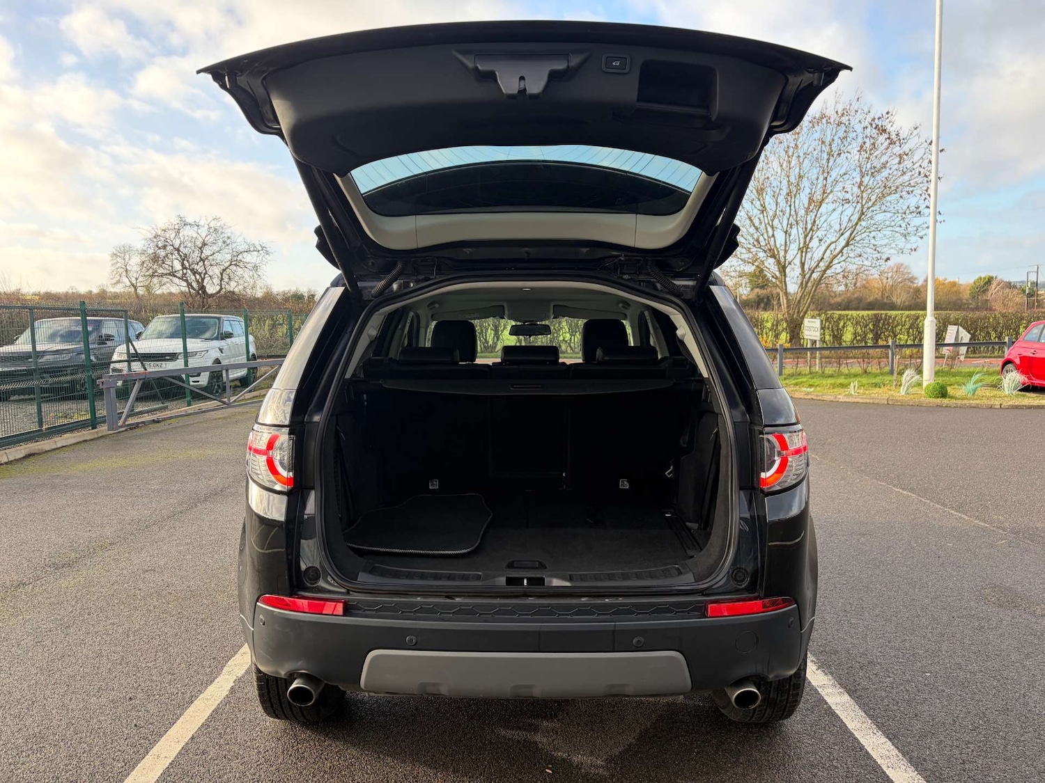 Used Land Rover Discovery Sport 2016 for sale - 76896320: Photo 23