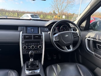 Used Land Rover Discovery Sport 2016 for sale - 76896320: Photo