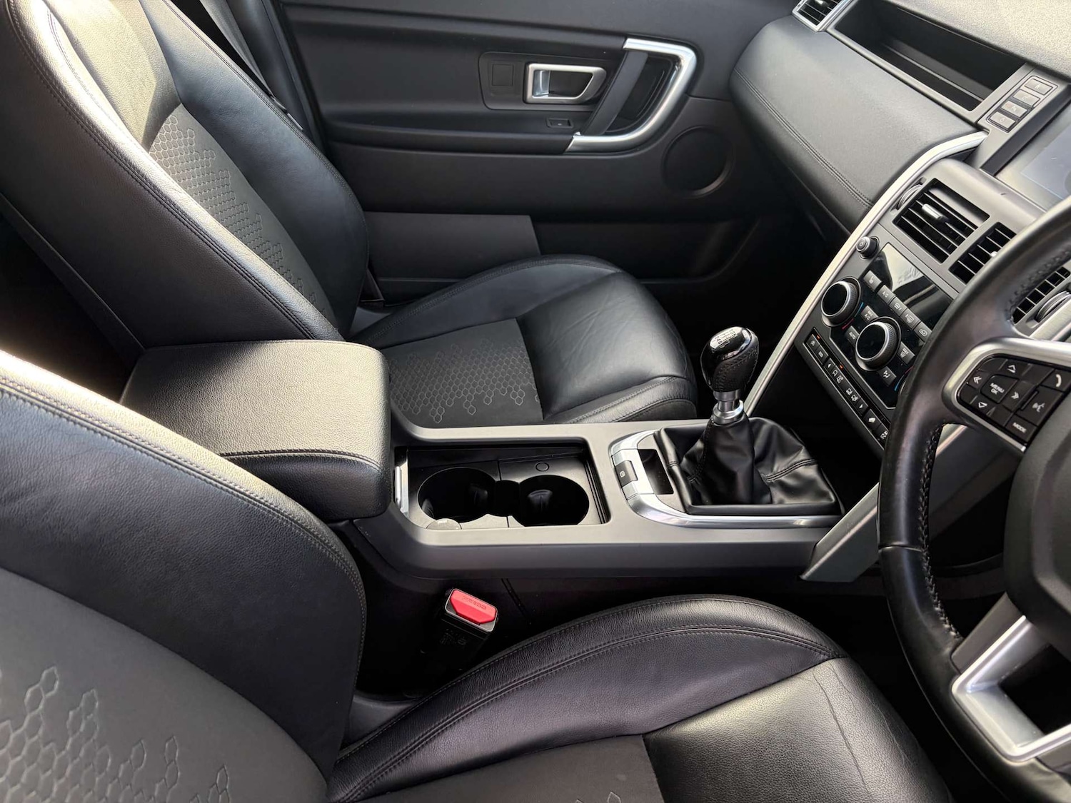 Used Land Rover Discovery Sport 2016 for sale - 76896320: Photo 47