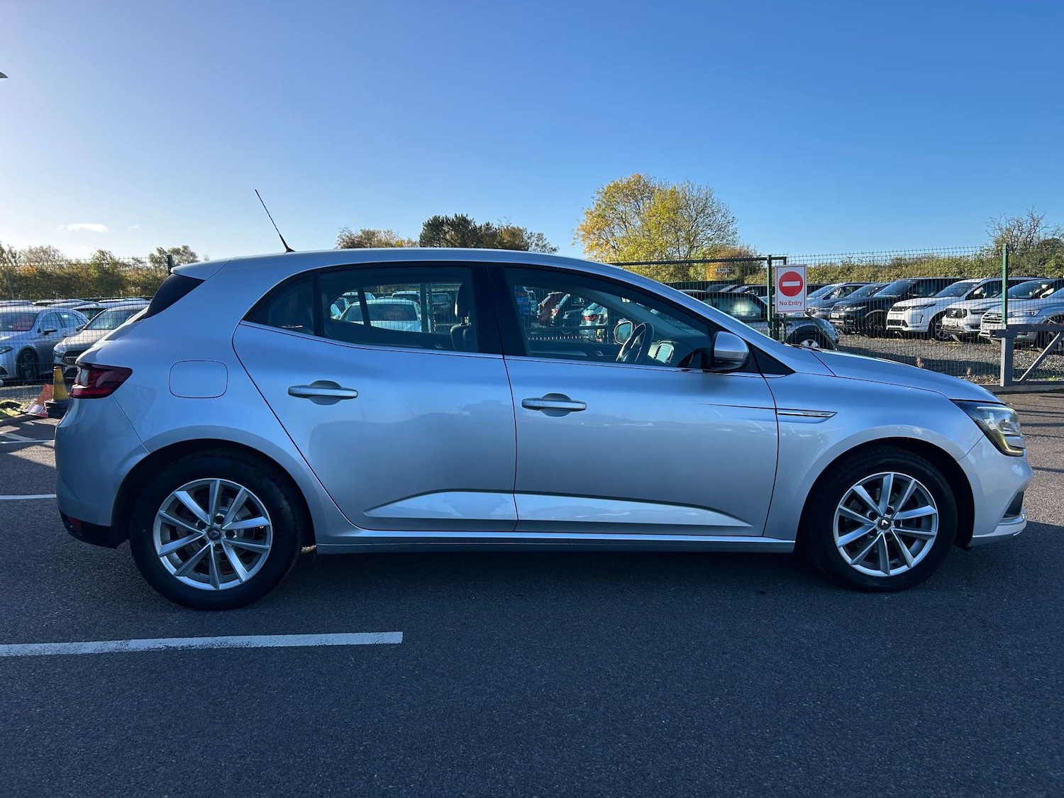 Used Renault Megane 2017 for sale - 76223011: Photo 9