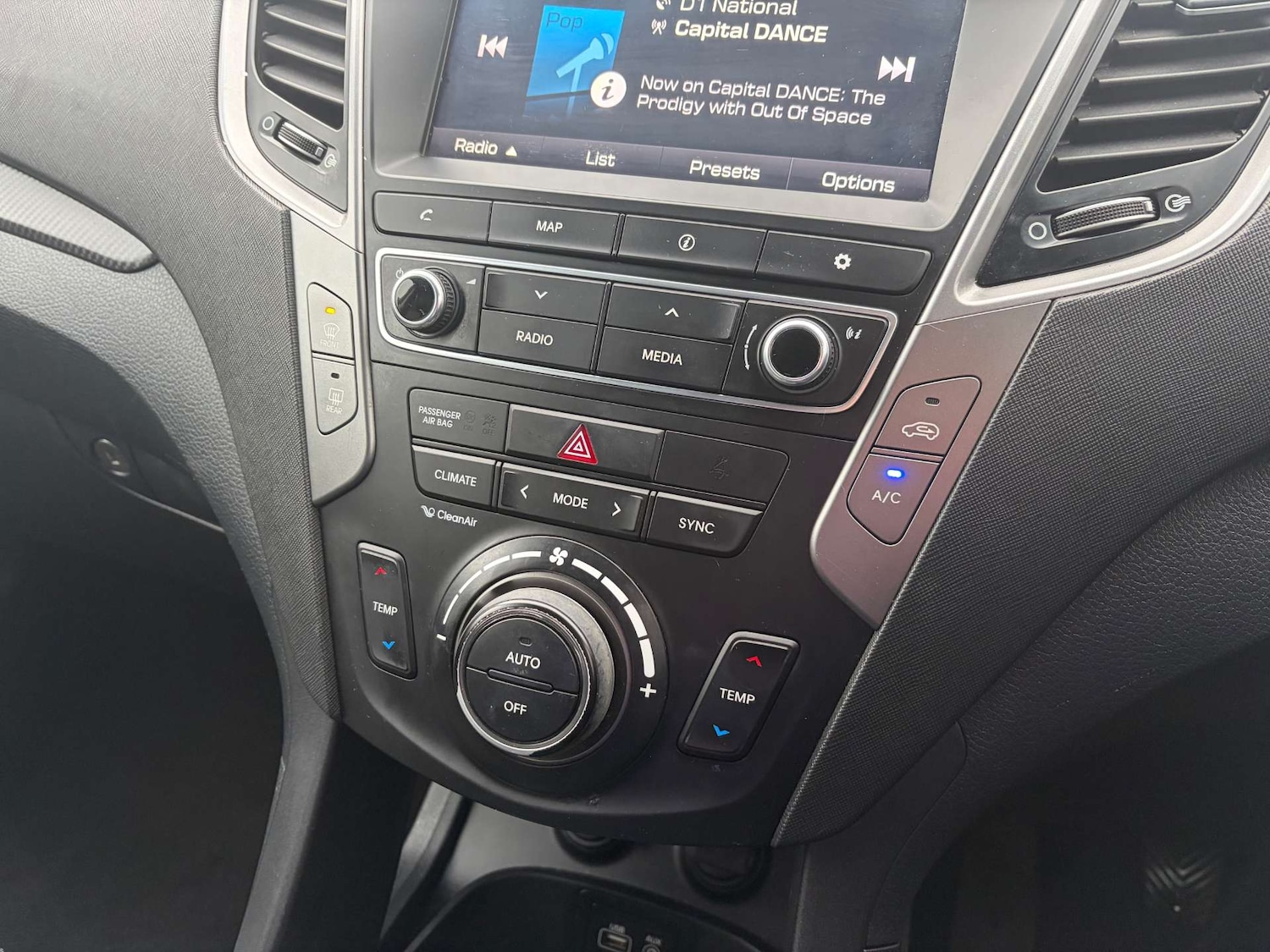 Used Hyundai Santa Fe 2018 for sale - 76979288: Photo 48