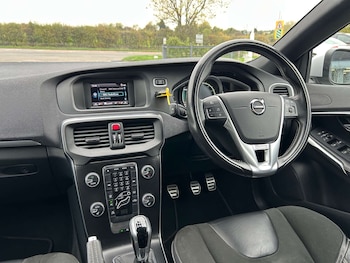 Used Volvo V40 2017 for sale - 76139832: Photo