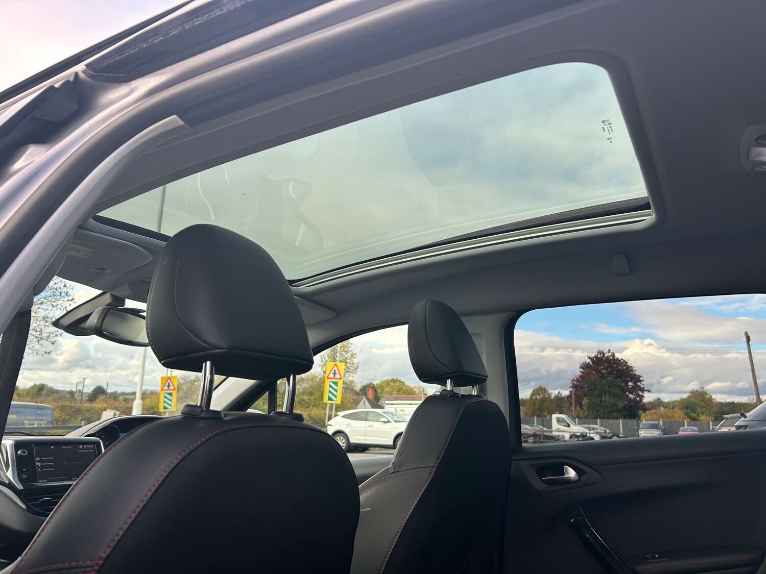 Used Peugeot 2008 2017 for sale - 76223008: Photo 15