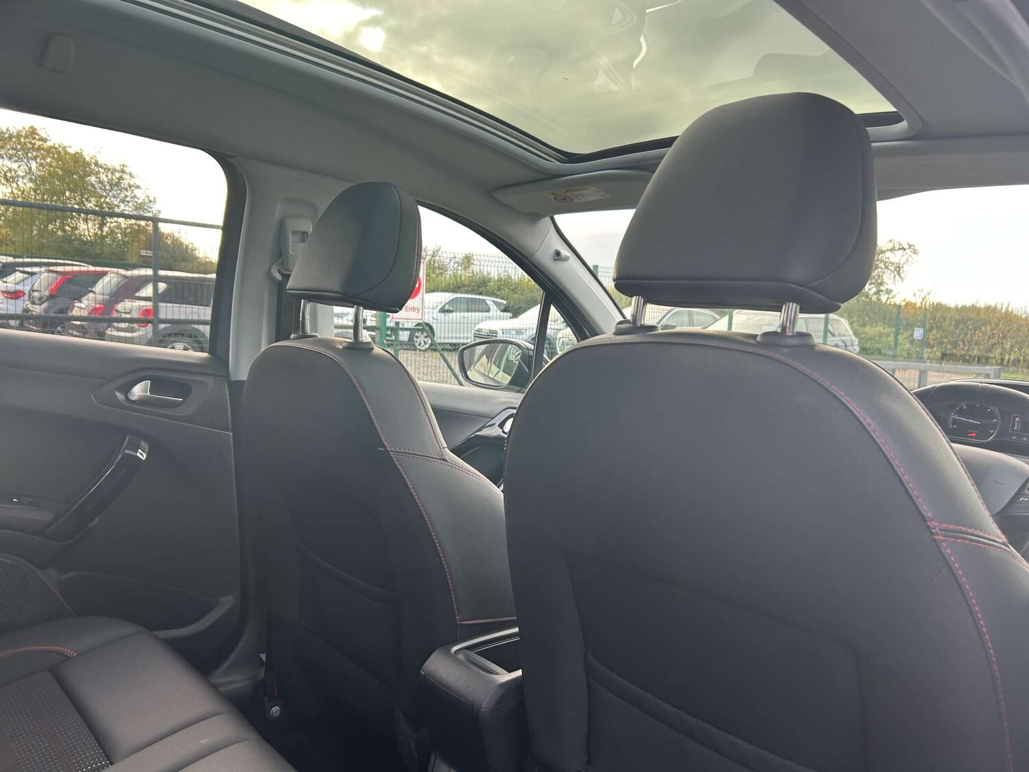 Used Peugeot 2008 2017 for sale - 76223008: Photo 17