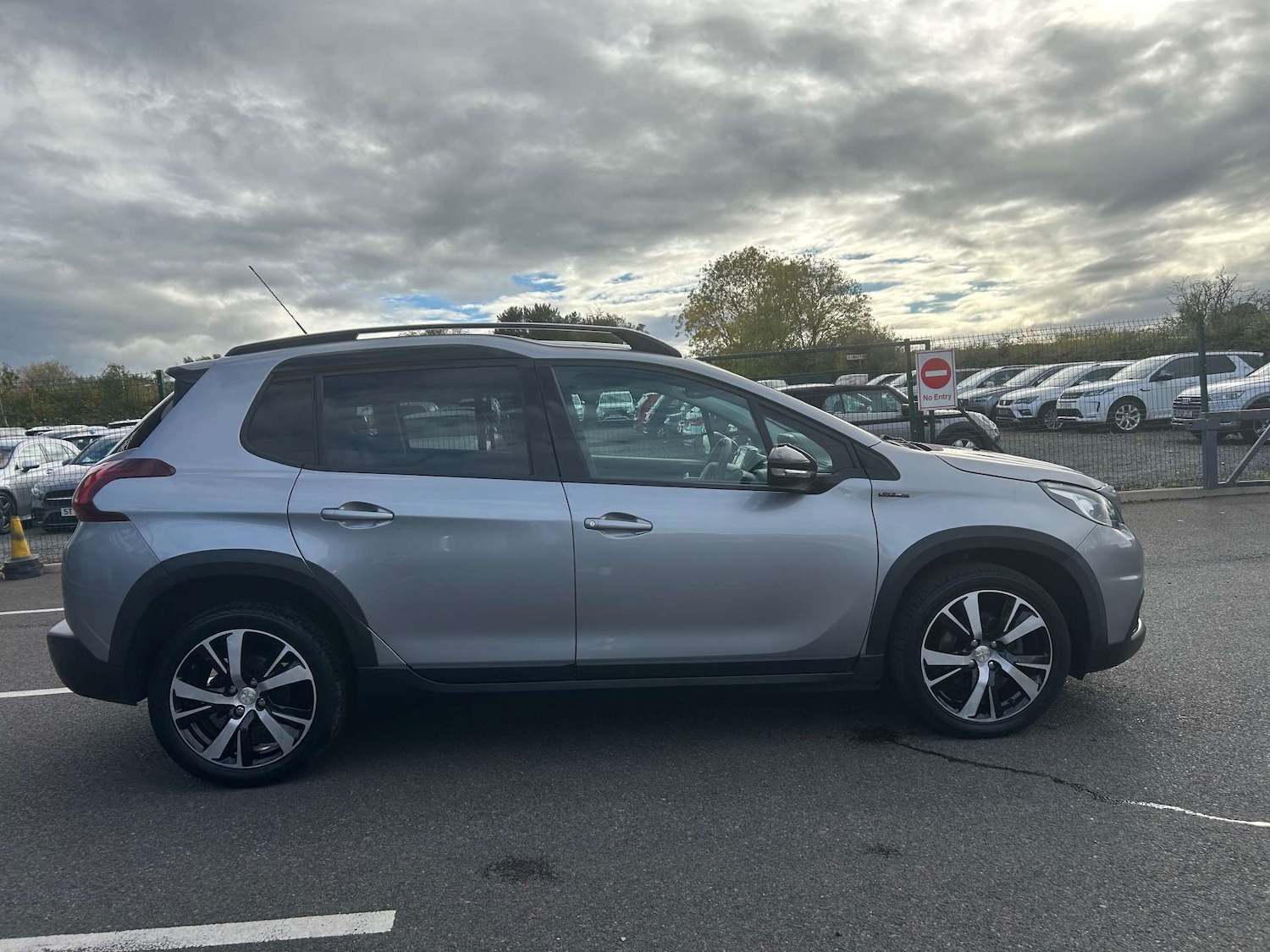 Used Peugeot 2008 2017 for sale - 76223008: Photo 9