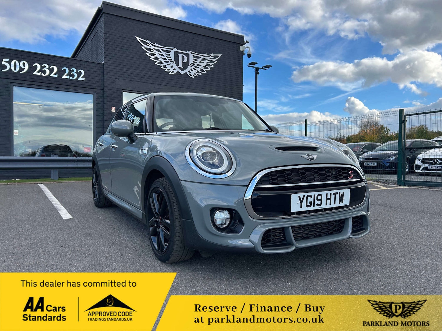 Used MINI Hatch 2019 for sale - 76223013: Photo 1