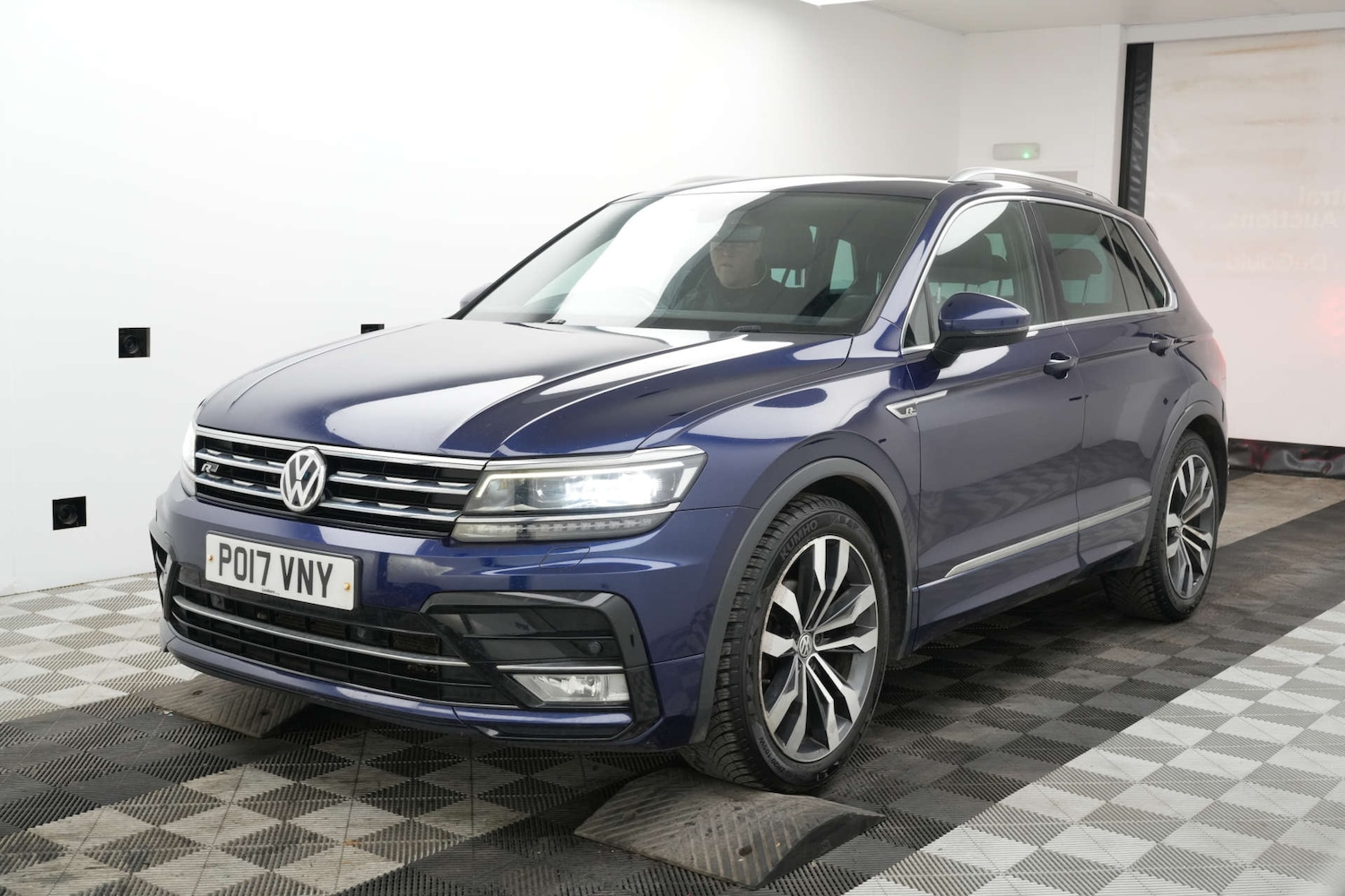 Used Volkswagen Tiguan 2017 for sale - 77163700: Photo 3
