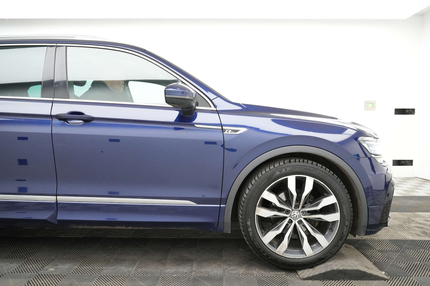 Used Volkswagen Tiguan 2017 for sale - 77163700: Photo 4