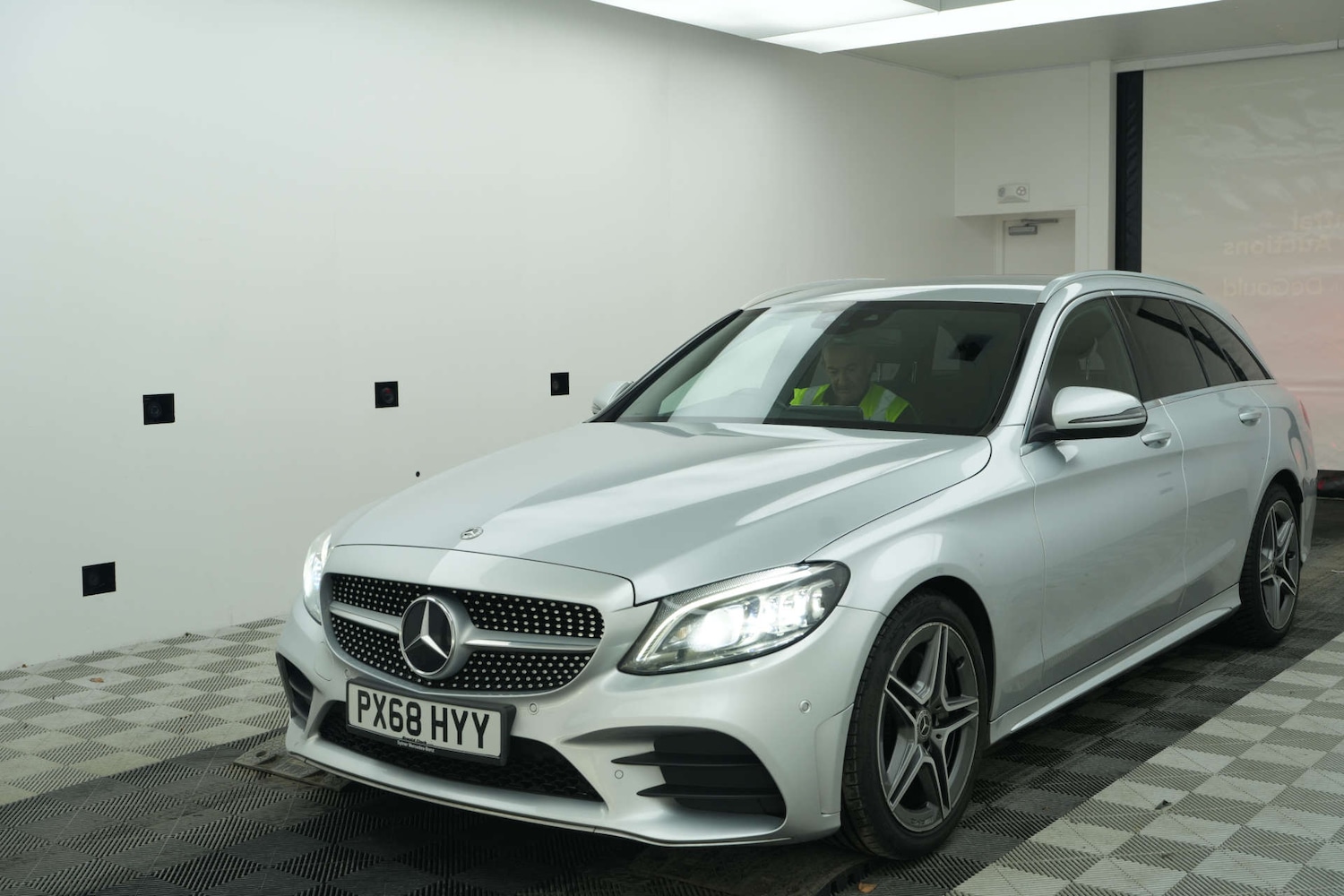 Used Mercedes-Benz C Class 2019 for sale - 78063286: Photo 3