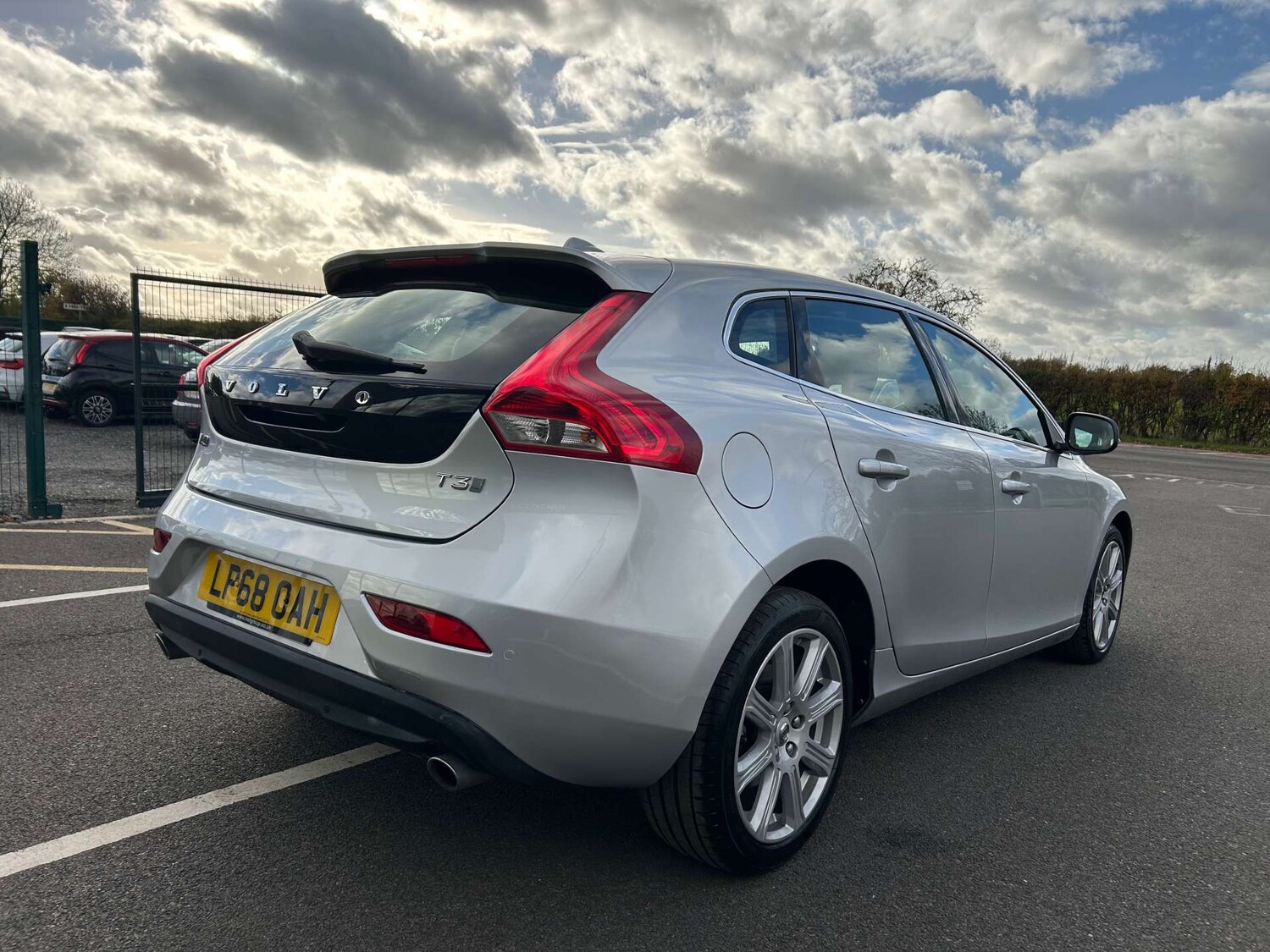 Used Volvo V40 2018 for sale - 77573067: Photo 8