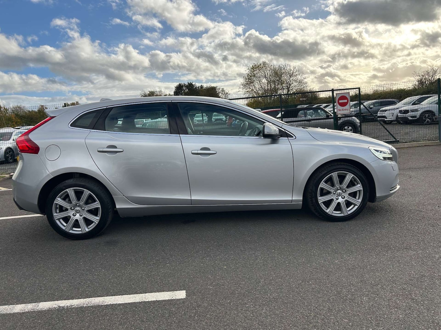 Used Volvo V40 2018 for sale - 77573067: Photo 9