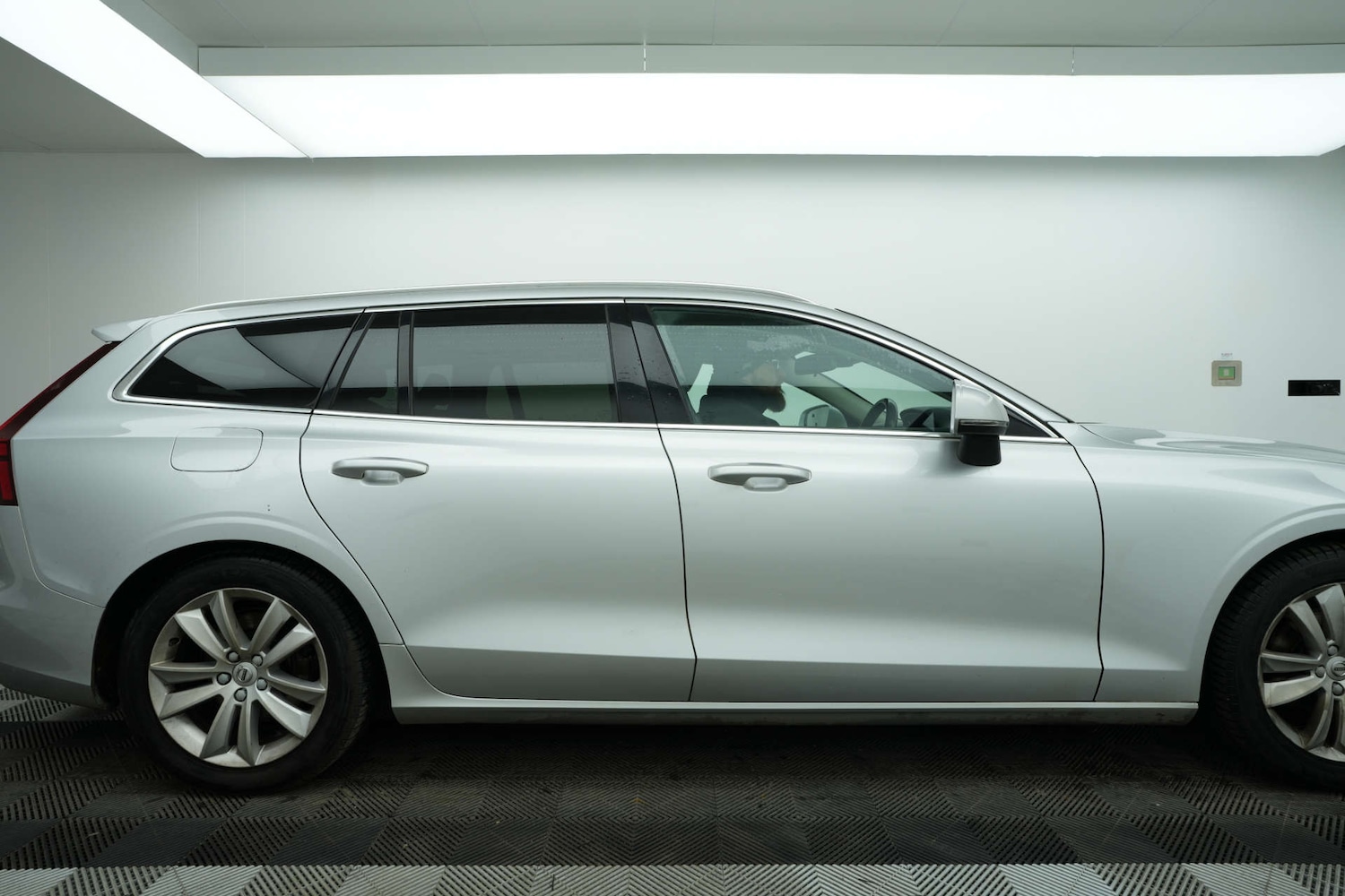 Used Volvo V60 2018 for sale - 78063305: Photo 10
