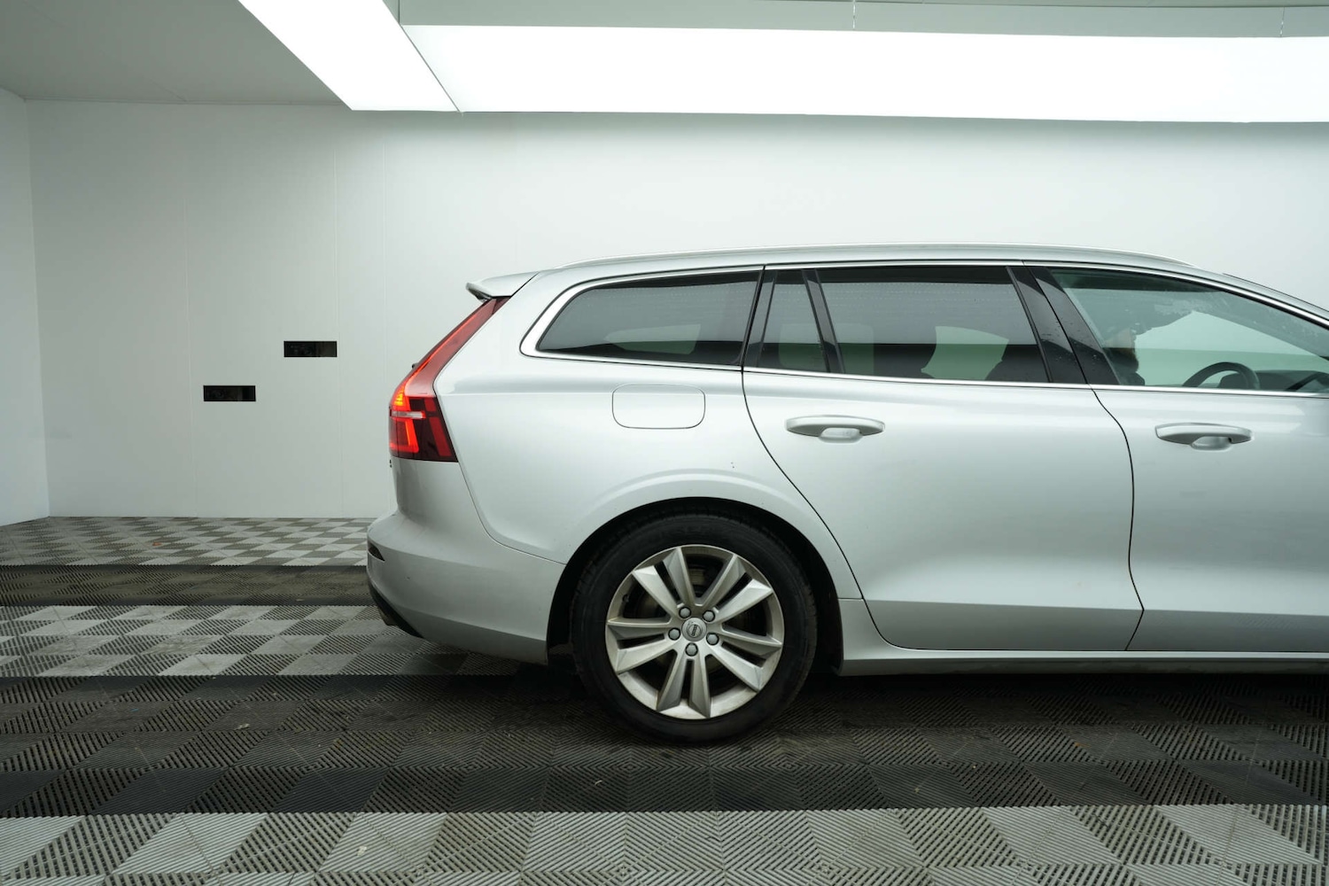 Used Volvo V60 2018 for sale - 78063305: Photo 13