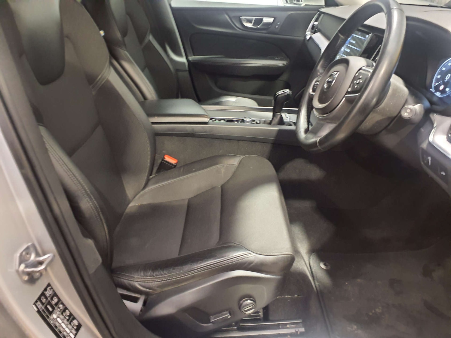 Used Volvo V60 2018 for sale - 78063305: Photo 14