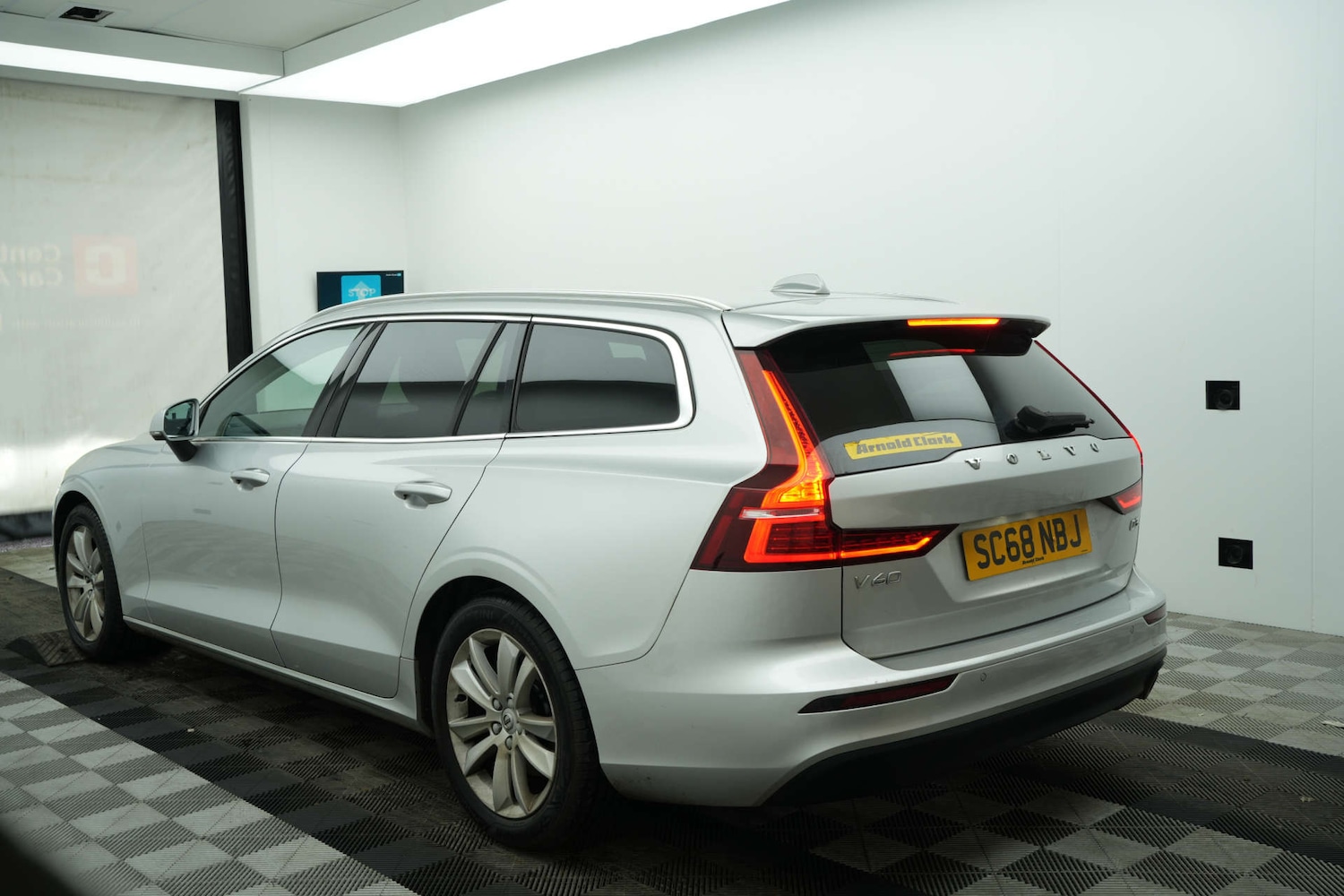 Used Volvo V60 2018 for sale - 78063305: Photo 4