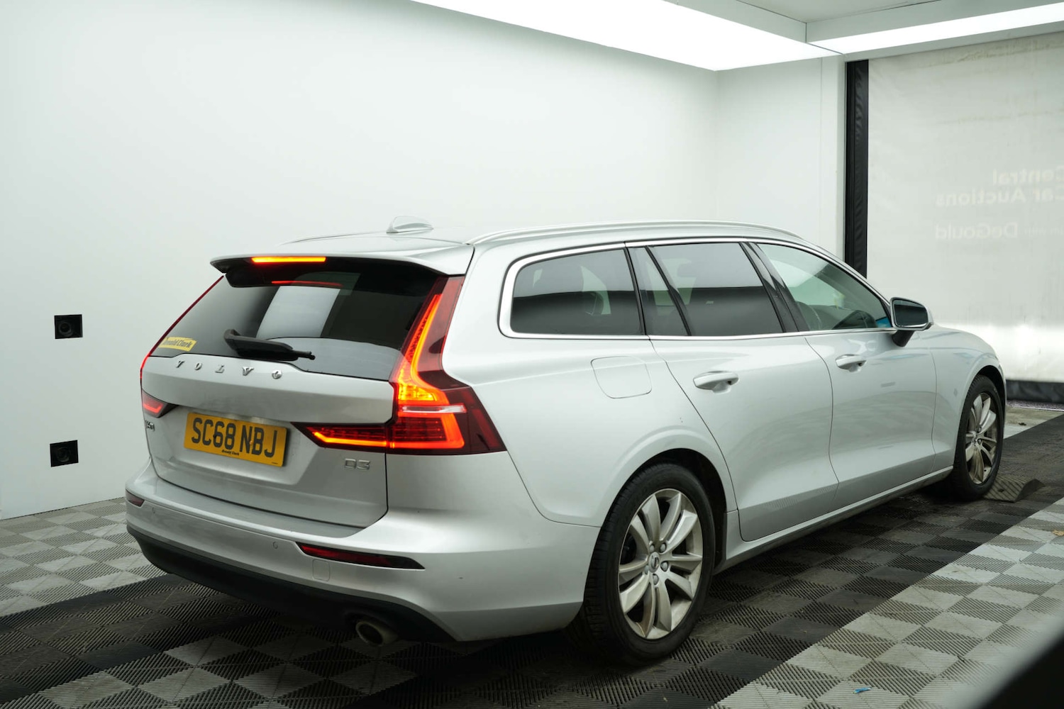 Used Volvo V60 2018 for sale - 78063305: Photo 5